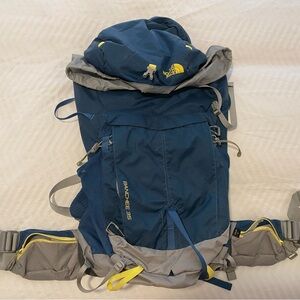 Northface hiking backpack Banchee 35